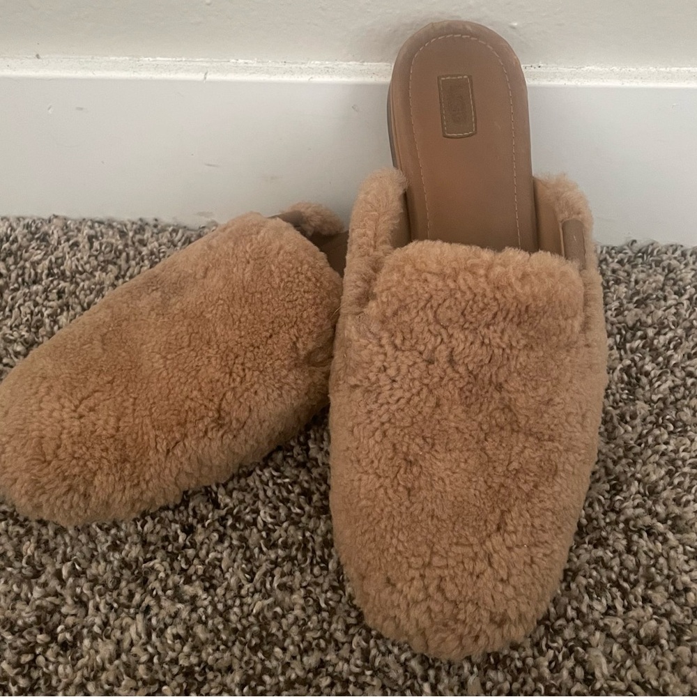 UGG Shearling Women's Slide- Chesnut